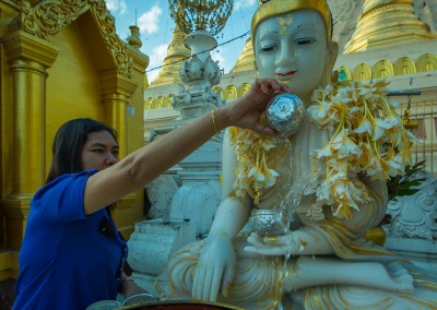 Offering at Shwedigon,Bagan, Myanmar
